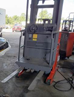 Prime-Mover 0E35 Pneumatic Tire Forklift