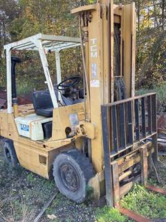 TCM FG25N2 Pneumatic Tire Forklift