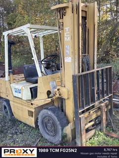 TCM FG25N2 Pneumatic Tire Forklift