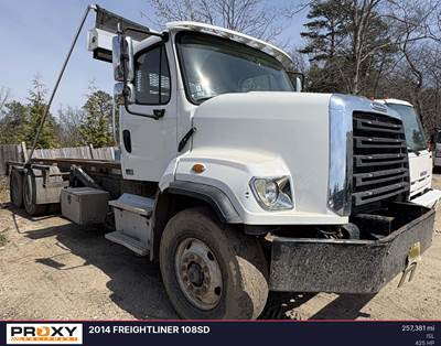 Freightliner 108SD Roll Off Truck
