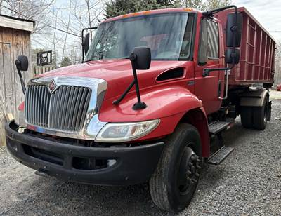 International DuraStar 4300 Roll Off Truck