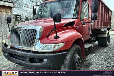 International DuraStar 4300 Roll Off Truck