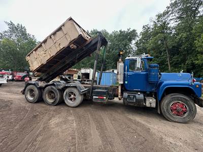 Mack RD600K Roll Off Truck