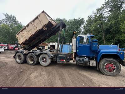Mack RD600K Roll Off Truck