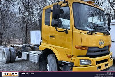 UD 3300 Roll Off Truck