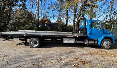 Freightliner FL70 Rollback Tow Truck