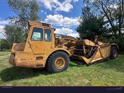 John Deere Scraper