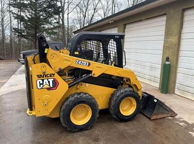 Caterpillar 242D3 Skid Steer