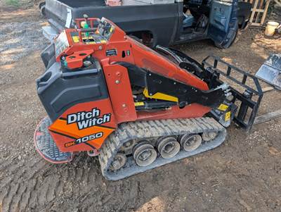 Ditch Witch SK1050 Skid Steer