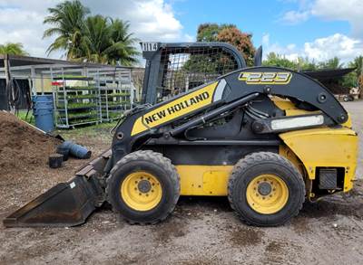 New Holland L223 Skid Steer