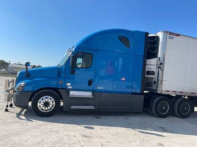 Freightliner Cascadia 125 Sleeper Semi Truck