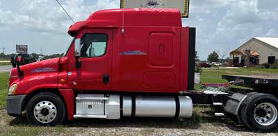 Freightliner Cascadia 125 Sleeper Semi Truck