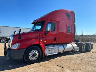 Freightliner Cascadia Sleeper Semi Truck