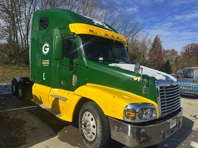 Freightliner Cascadia Sleeper Semi Truck