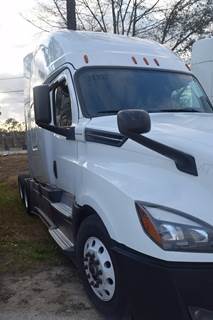 Freightliner Cascadia Sleeper Semi Truck