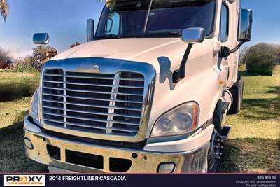 Freightliner Cascadia Sleeper Semi Truck