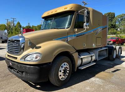 Freightliner Columbia 120 Sleeper Semi Truck
