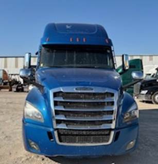Freightliner Sleeper Semi Truck