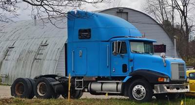 International 9200 Sleeper Semi Truck