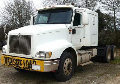 International 9200i Sleeper Semi Truck