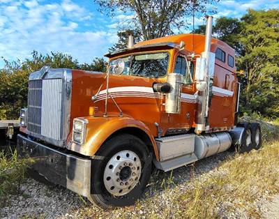 International 9300 Sleeper Semi Truck