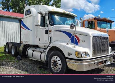 2005 International 9400i Eagle Sleeper Semi Truck