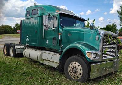 International 9900 EAGLE Sleeper Semi Truck