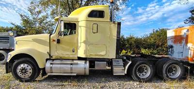 International 9900i Sleeper Semi Truck