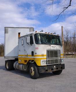 International C09670 Sleeper Semi Truck
