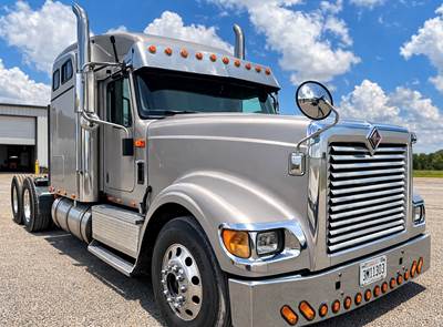 International L9327 Sleeper Semi Truck
