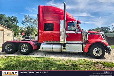 International LF517 Sleeper Semi Truck
