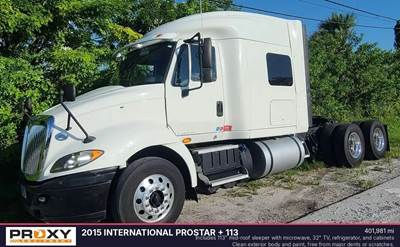 International Sleeper Semi Truck
