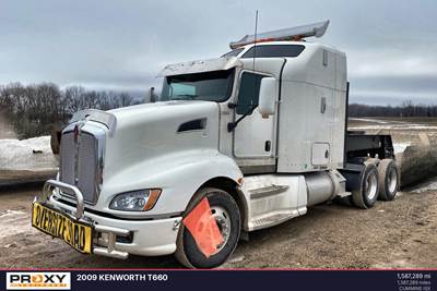 Kenworth T660 Sleeper Semi Truck