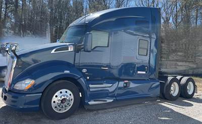 Kenworth T680 Sleeper Semi Truck