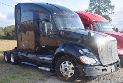 Kenworth T680 Sleeper Semi Truck