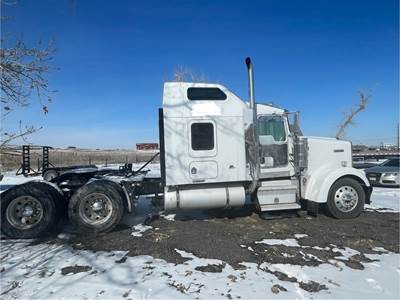 Kenworth W900 Sleeper Semi Truck