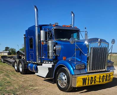 Kenworth W900 Sleeper Semi Truck