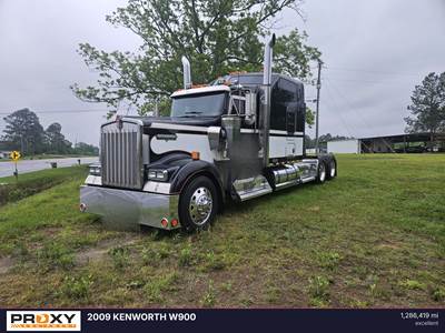 Kenworth W900 Sleeper Semi Truck