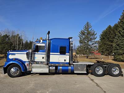 Kenworth W900L Sleeper Semi Truck