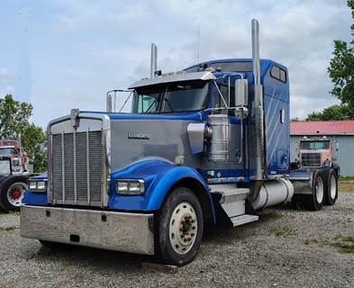 Kenworth W900L Sleeper Semi Truck