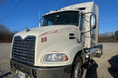 Mack Sleeper Semi Truck