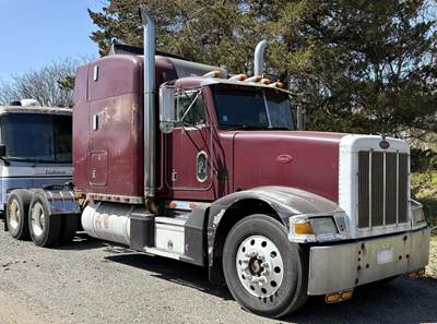 Peterbilt 377 Sleeper Semi Truck