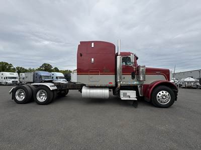 Peterbilt 379 Sleeper Semi Truck
