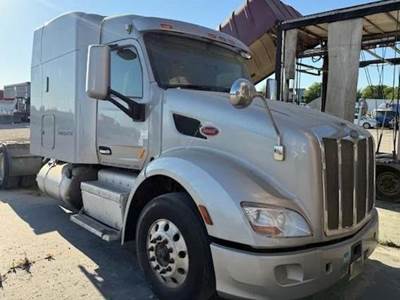 Peterbilt 579 Sleeper Semi Truck