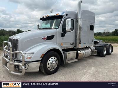 Peterbilt 579 Sleeper Semi Truck