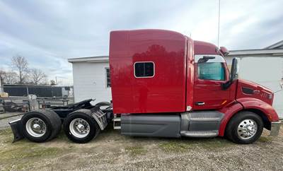 Peterbilt 579 Sleeper Sleeper Semi Truck
