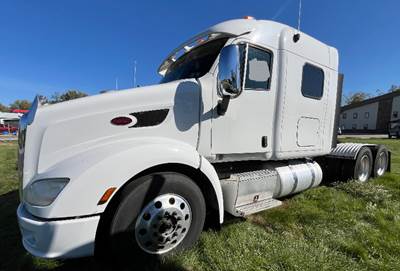 Peterbilt 587 Sleeper Semi Truck
