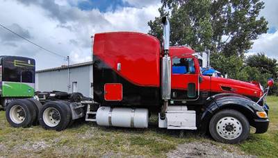 Peterbilt Sleeper Semi Truck