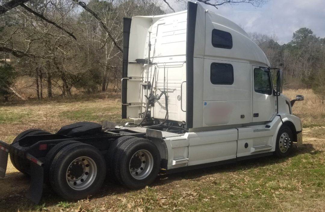 2016 Volvo Sleeper Semi Truck For Sale Starkville, MS