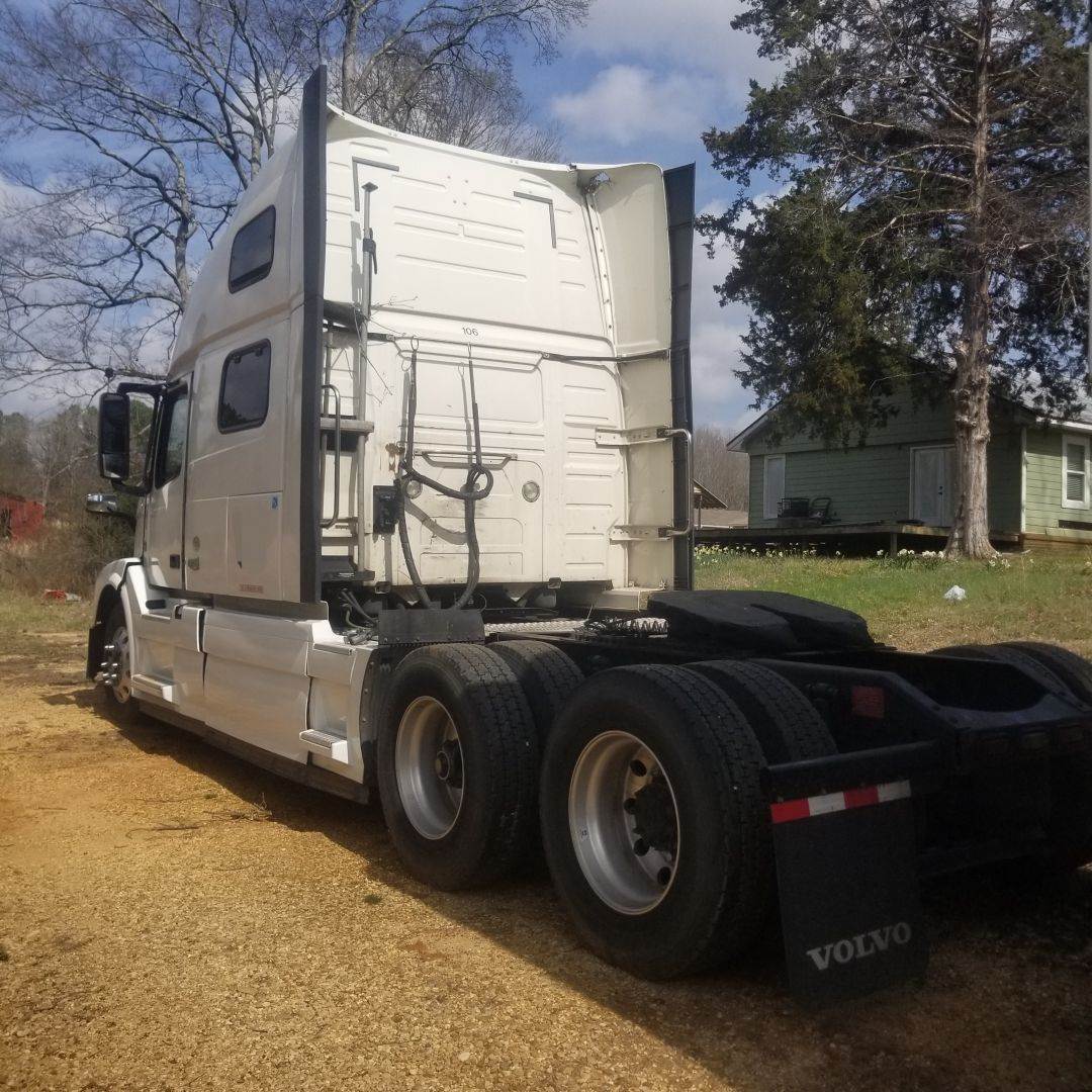2016 Volvo Sleeper Semi Truck For Sale Starkville, MS